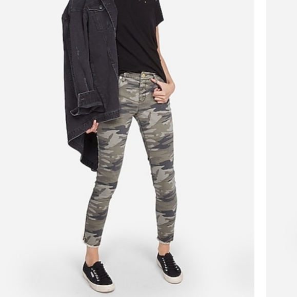 Express Denim - Express camo cropped ankle legging. Size 8